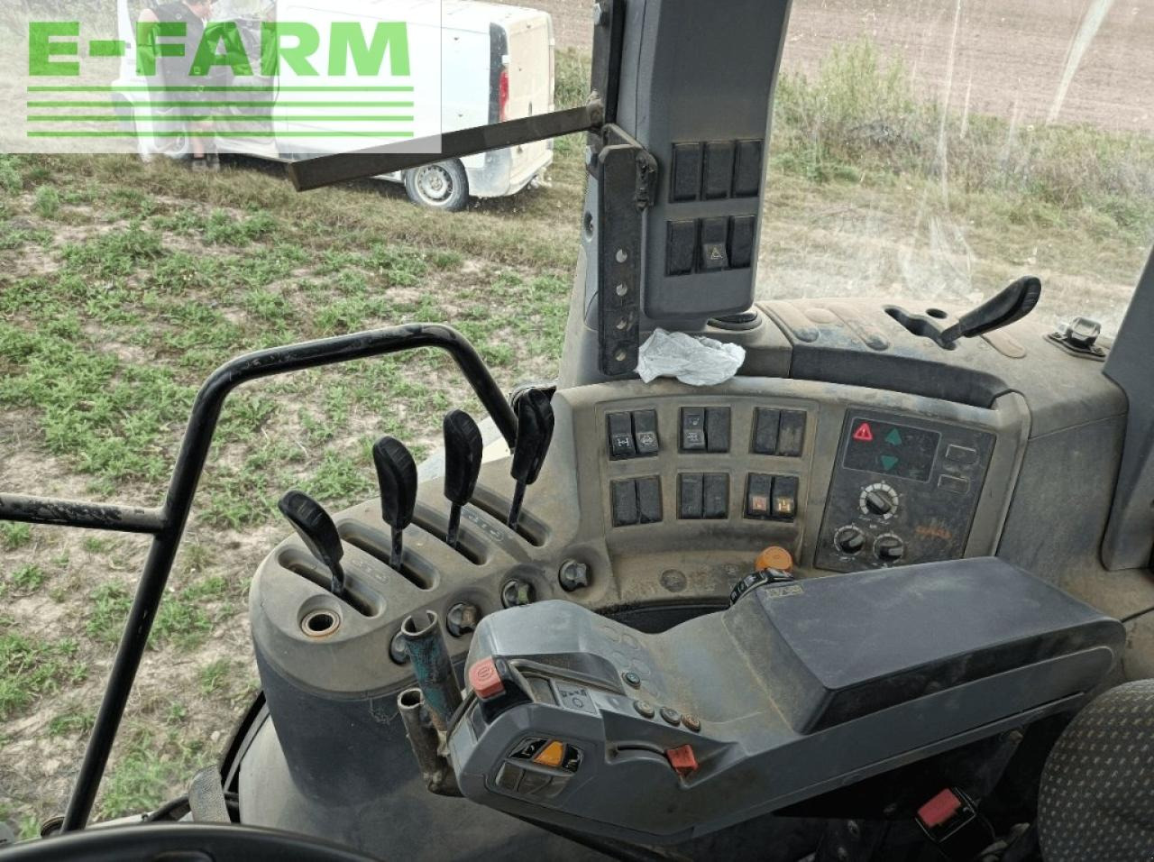 Tracteur agricole CLAAS axion 810 cis