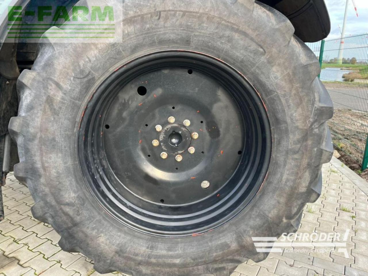 Tracteur agricole CLAAS axion 810 cis