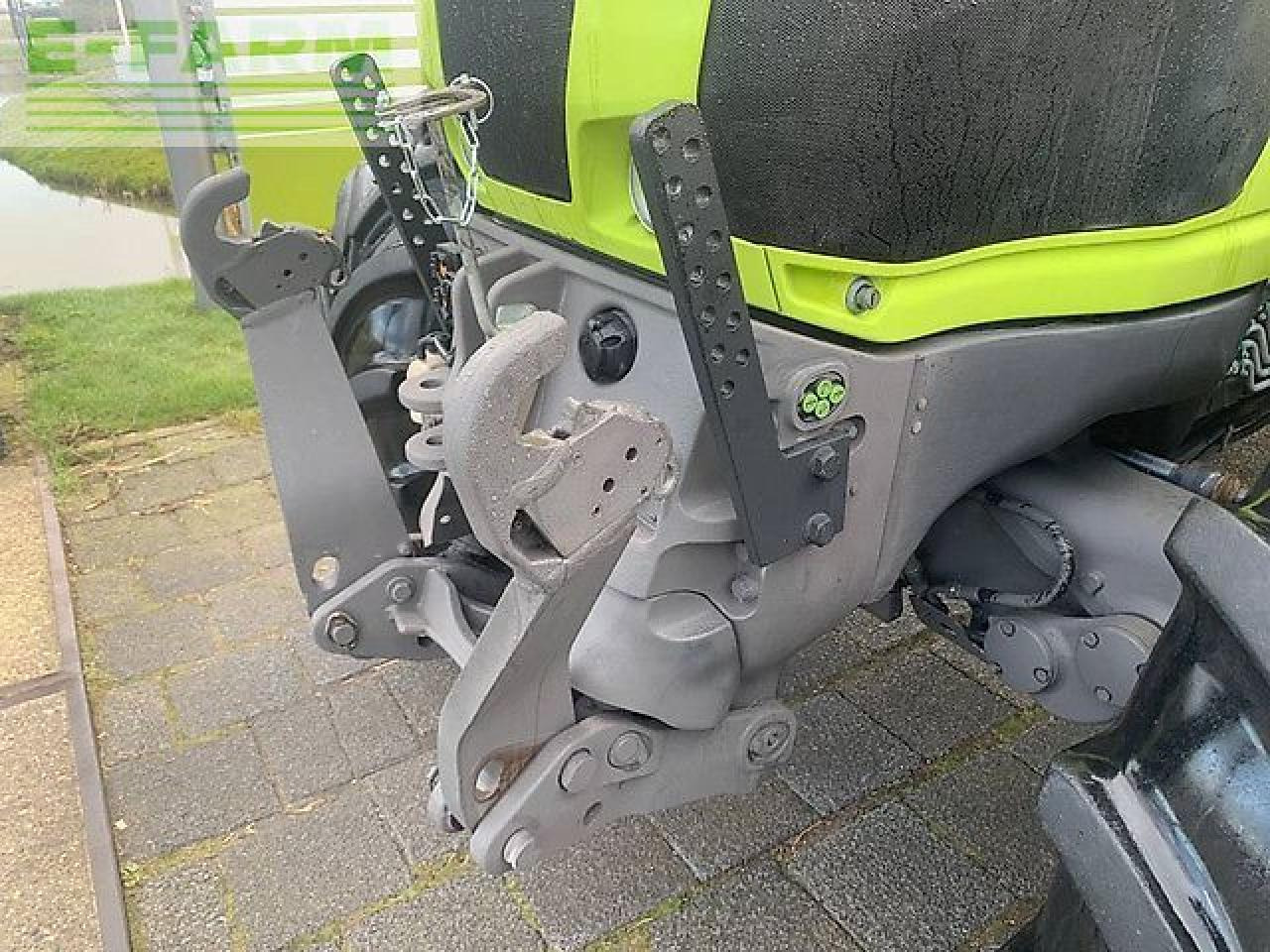 Tracteur agricole CLAAS axion 810 cis+