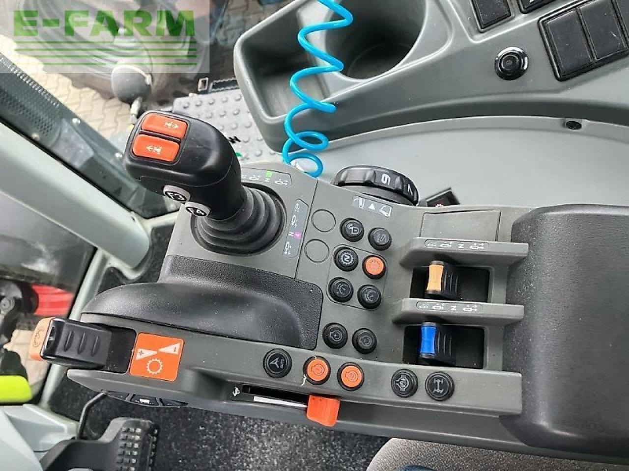 Tracteur agricole CLAAS axion 810 cis+ cm