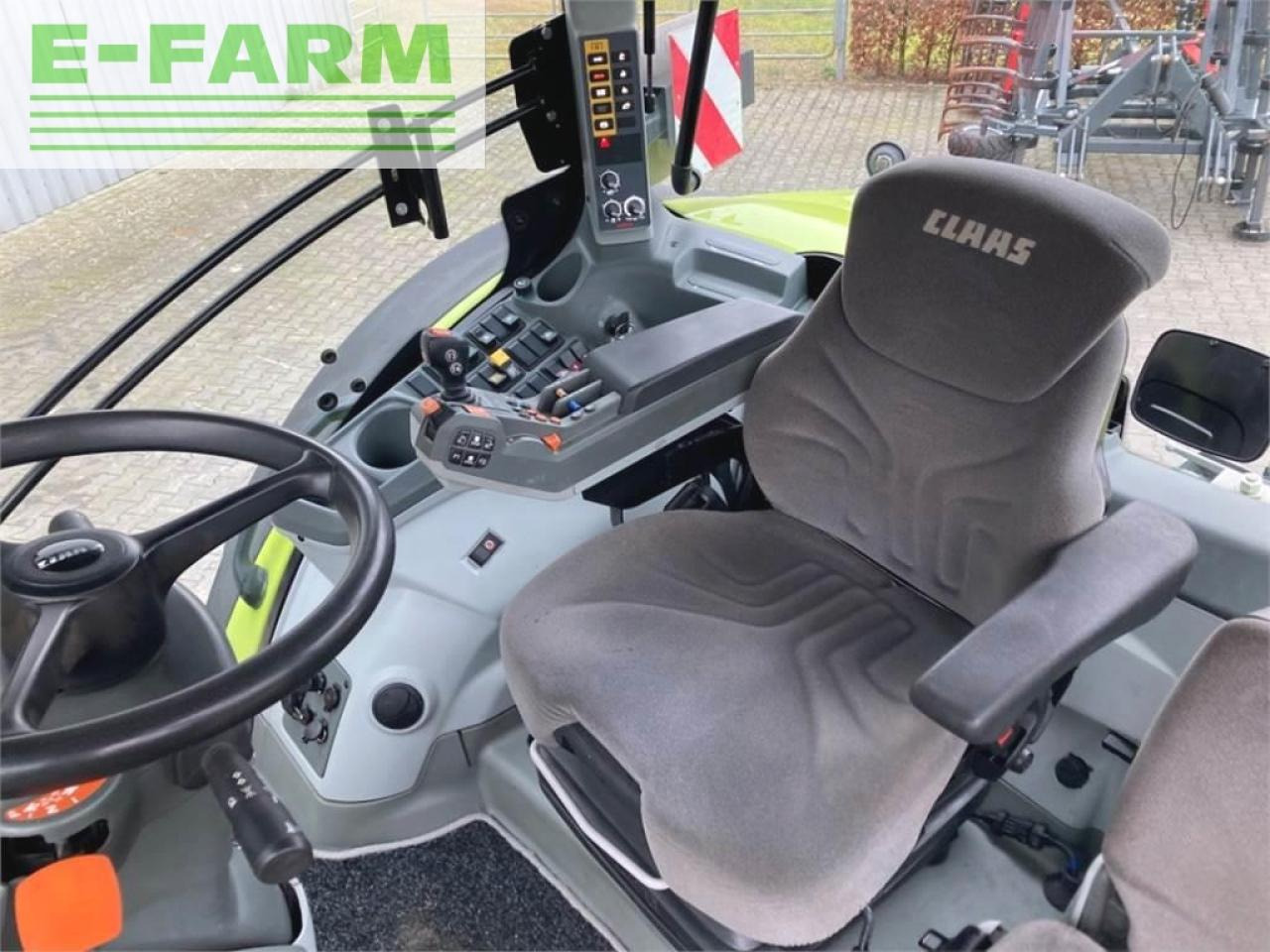 Tracteur agricole CLAAS axion 810 cm cis+