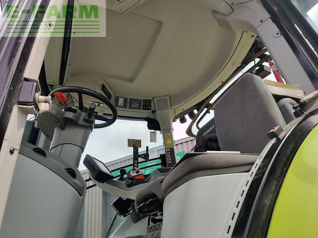 Tracteur agricole CLAAS axion 810 cmatic CMATIC