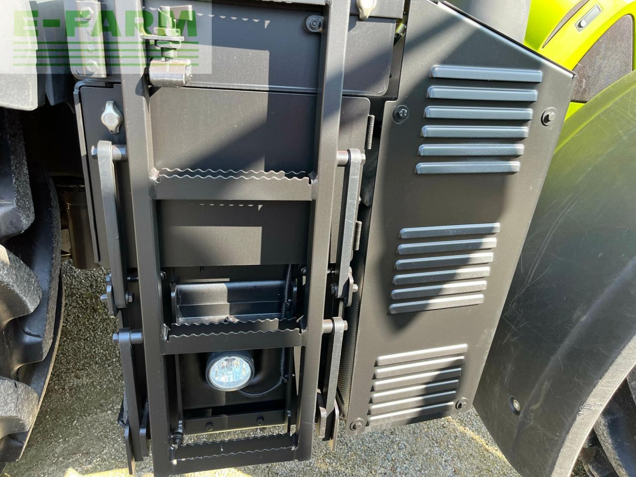 Tracteur agricole CLAAS axion 810 t4f cmatic CMATIC