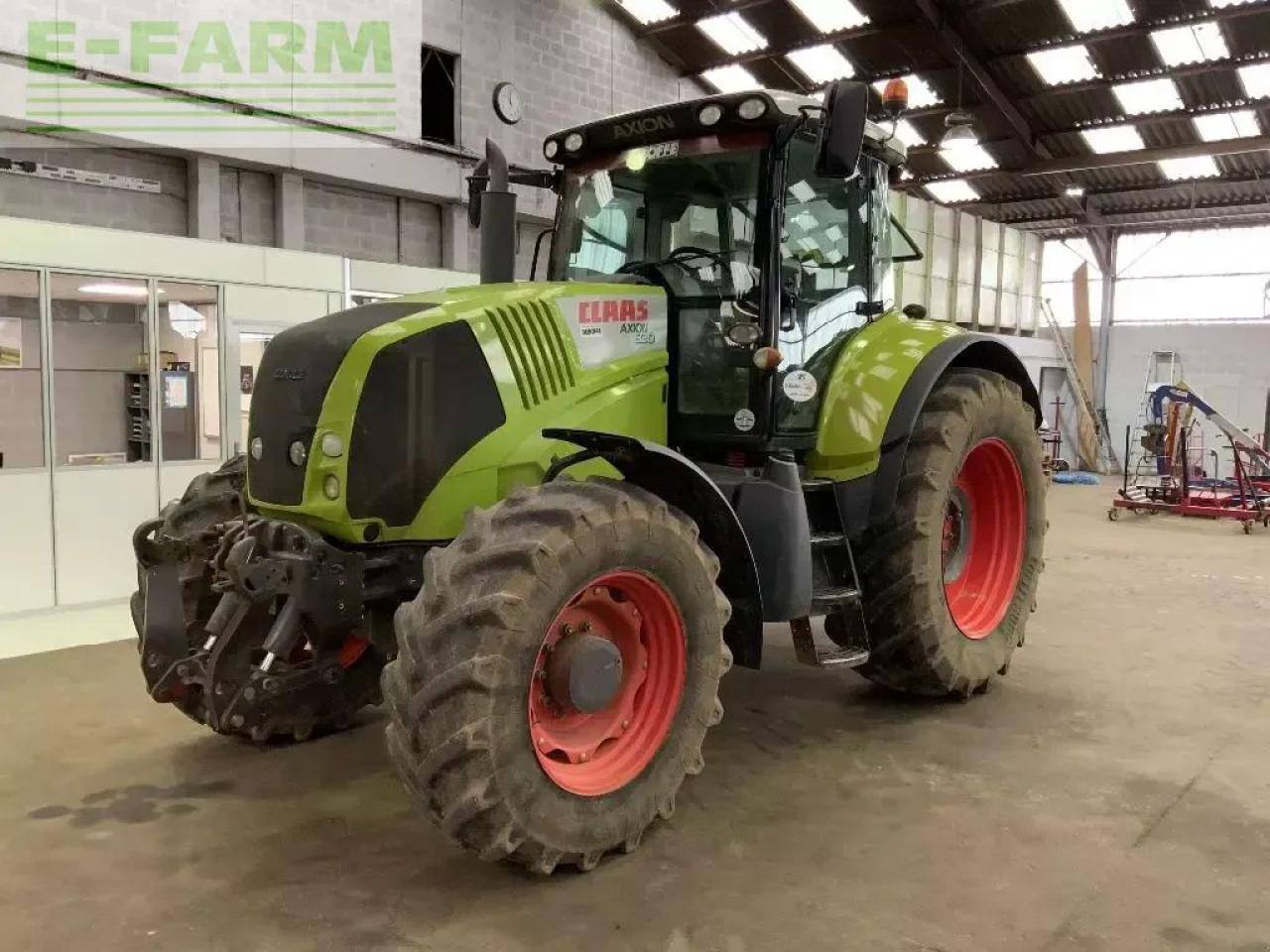 Tracteur agricole CLAAS axion 820