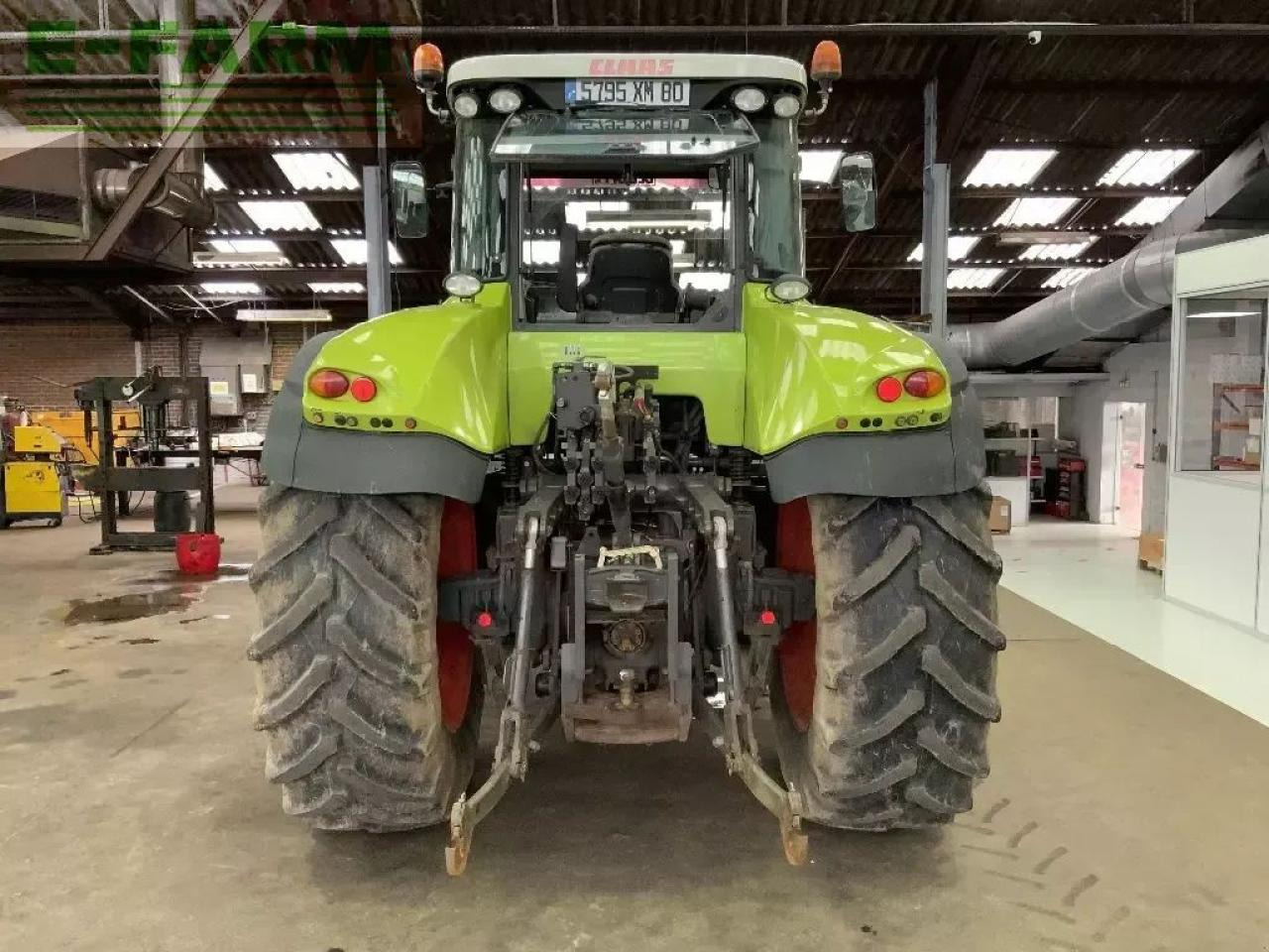 Tracteur agricole CLAAS axion 820