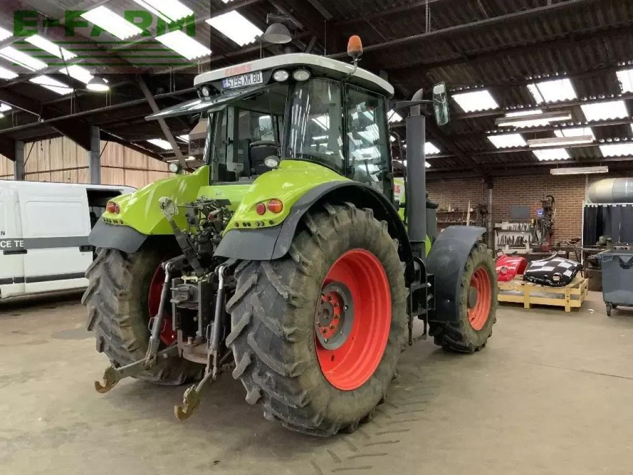 Tracteur agricole CLAAS axion 820