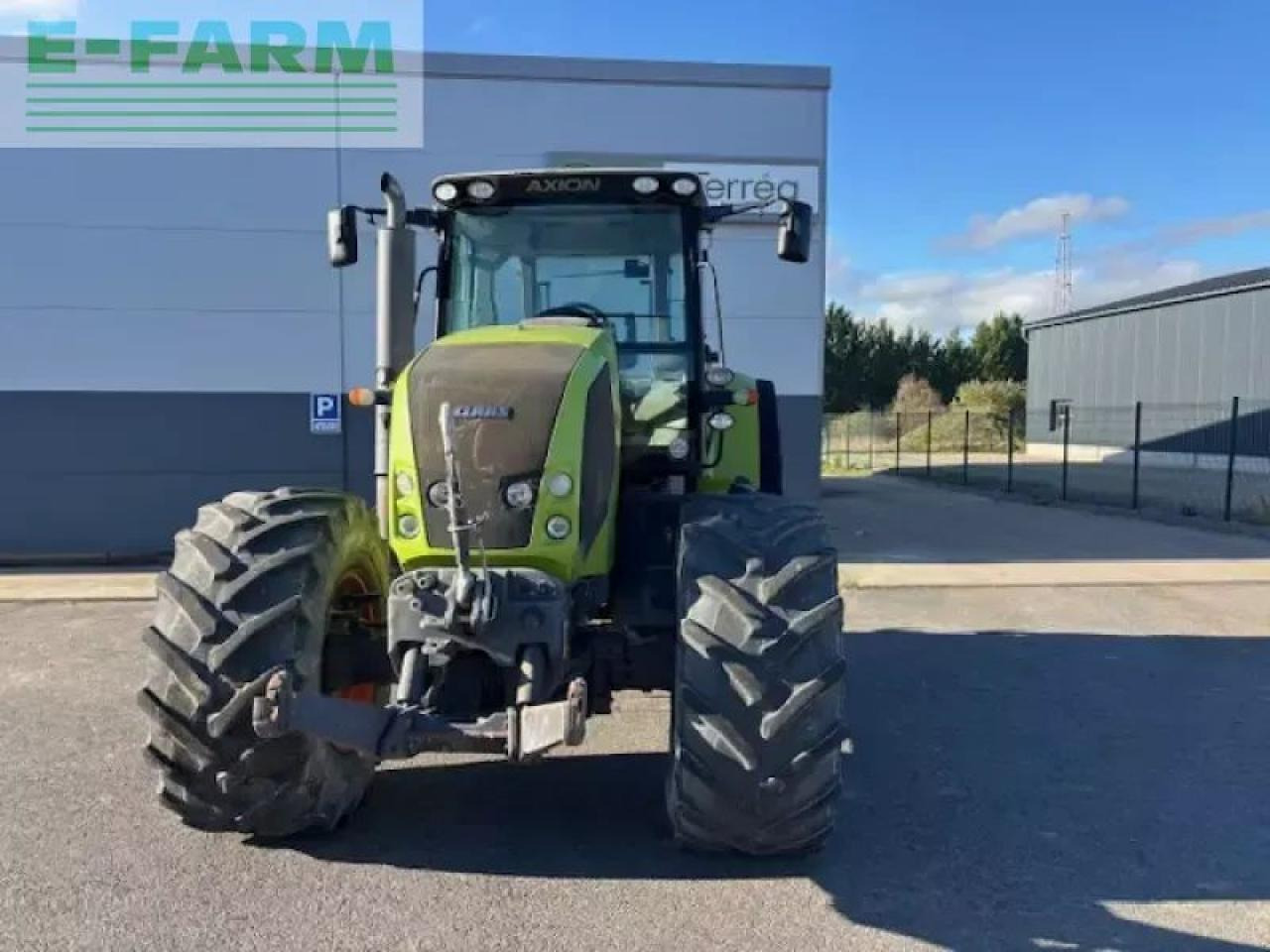 Tracteur agricole CLAAS axion 820