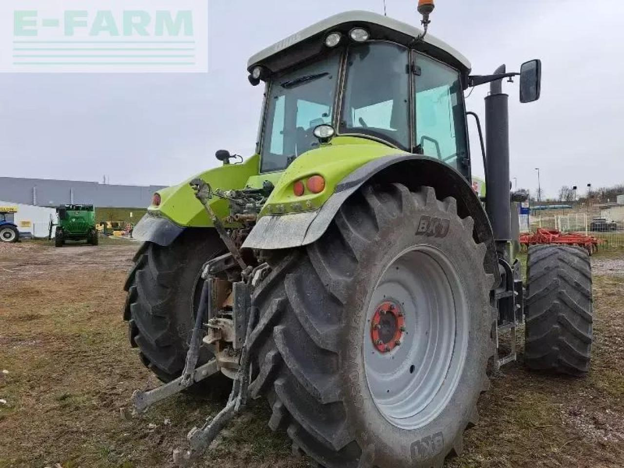 Tracteur agricole CLAAS axion 820