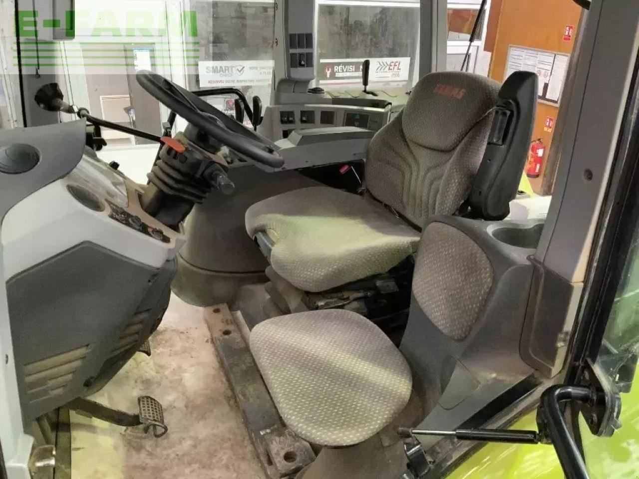 Tracteur agricole CLAAS axion 820