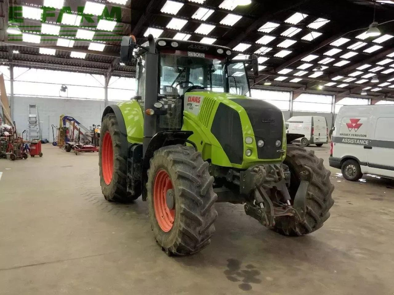 Tracteur agricole CLAAS axion 820