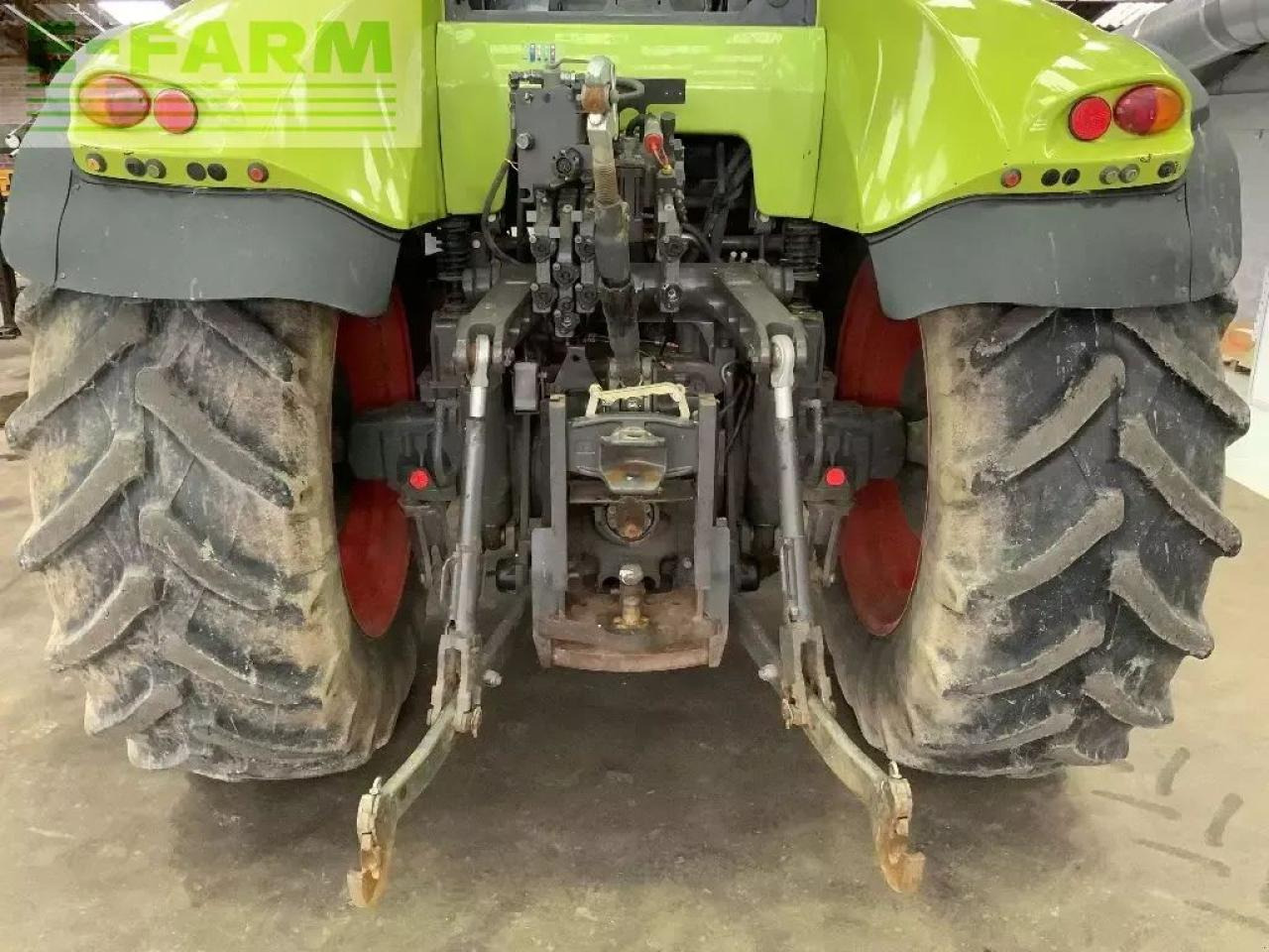 Tracteur agricole CLAAS axion 820