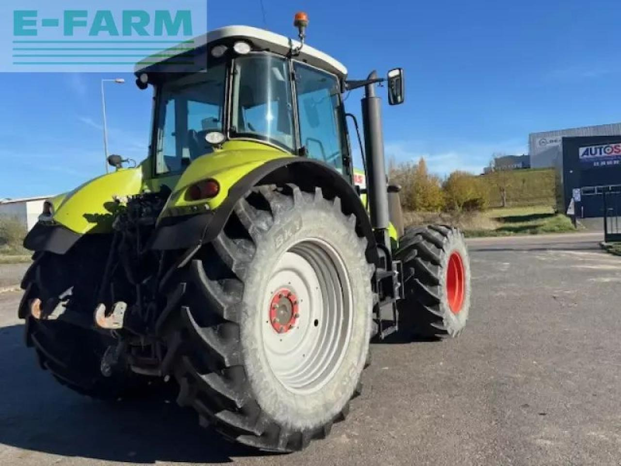 Tracteur agricole CLAAS axion 820
