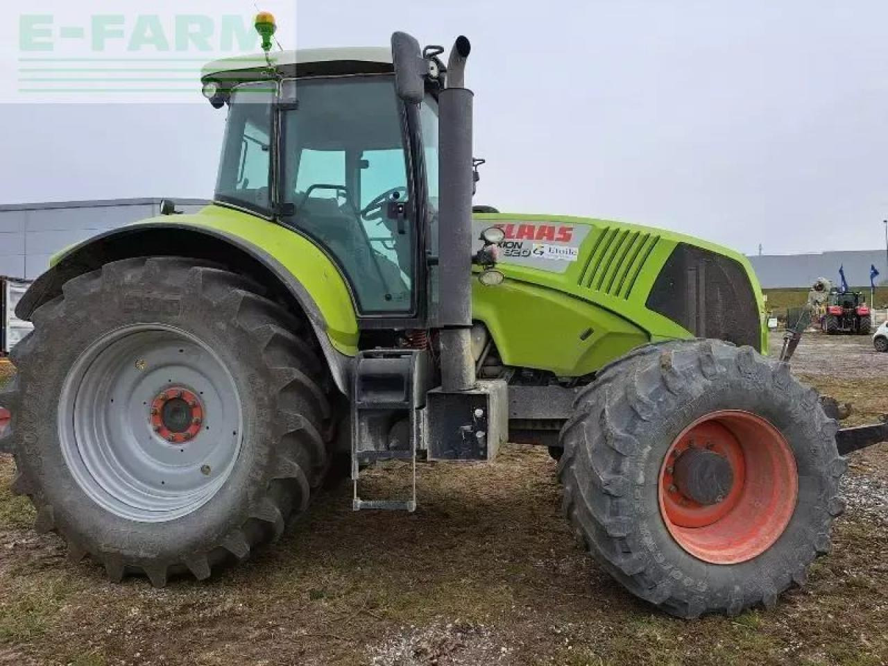 Tracteur agricole CLAAS axion 820