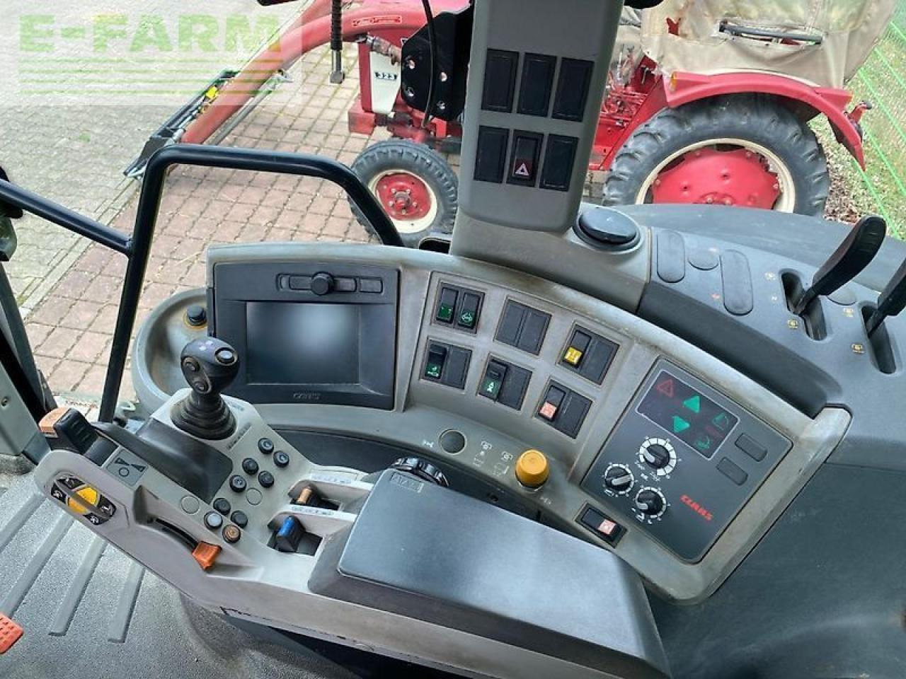 Tracteur agricole CLAAS axion 820 cmatic CMATIC