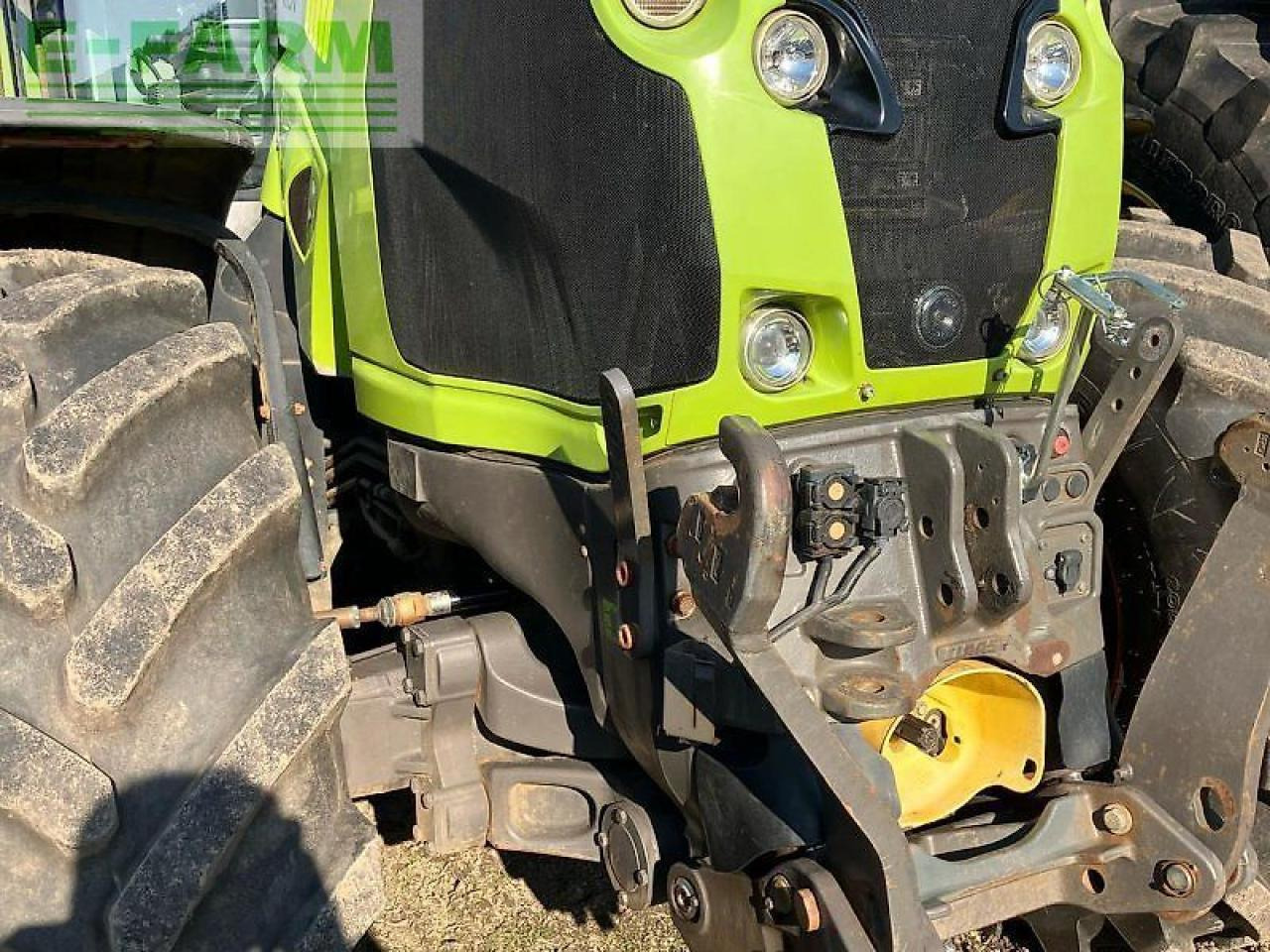 Tracteur agricole CLAAS axion 830