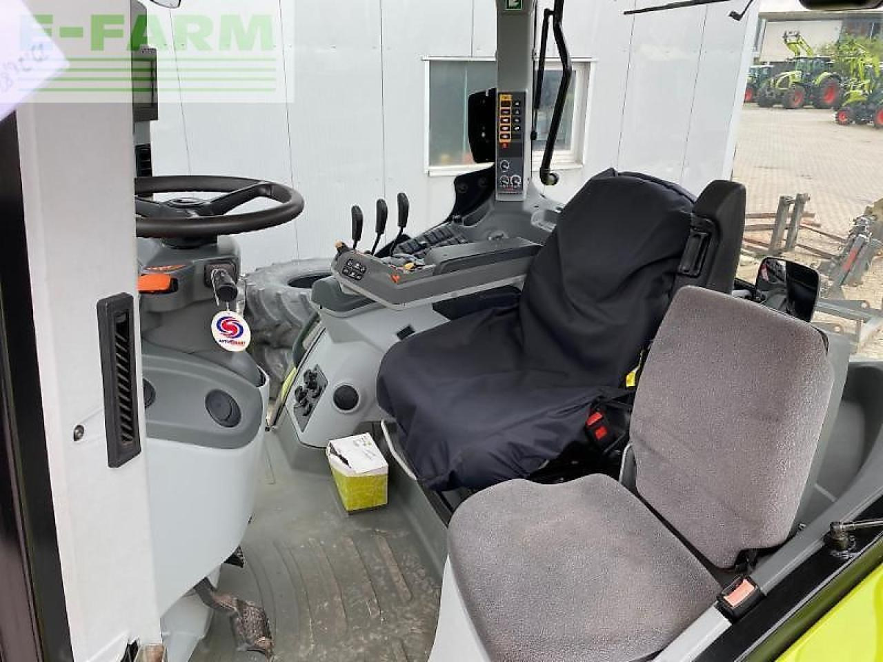 Tracteur agricole CLAAS axion 830