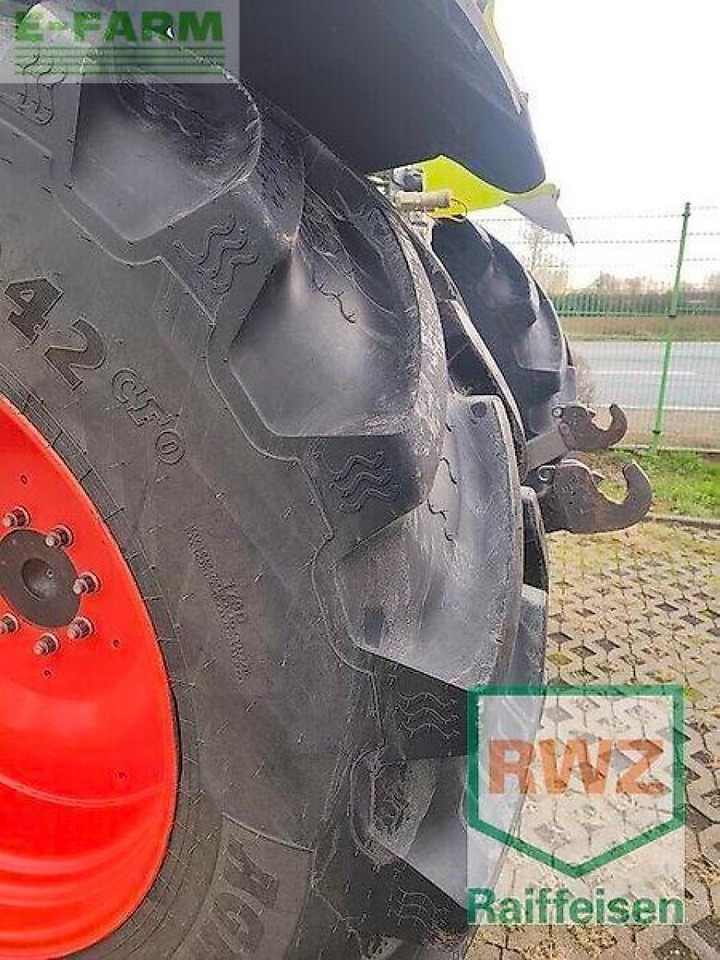 Tracteur agricole CLAAS axion 830
