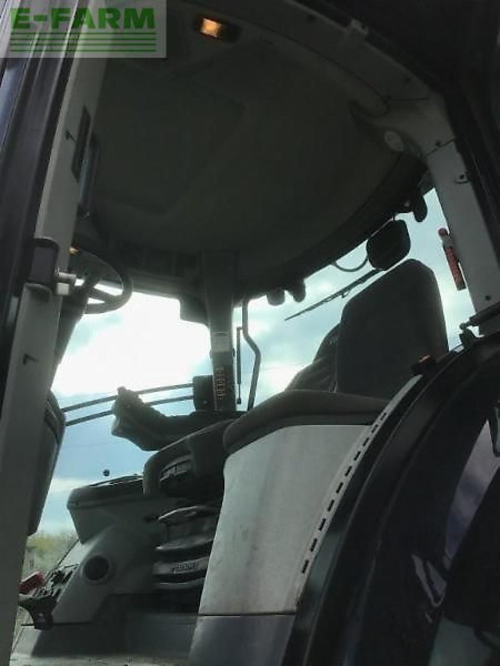 Tracteur agricole CLAAS axion 830