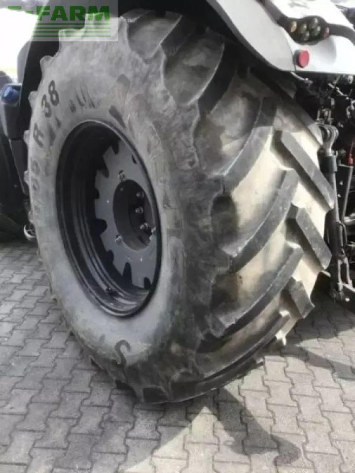 Tracteur agricole CLAAS axion 830