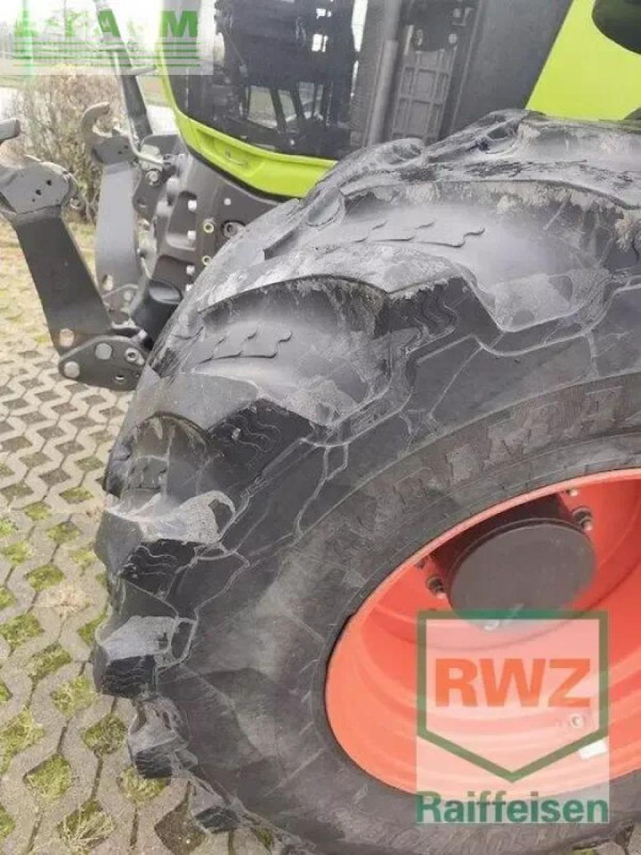 Tracteur agricole CLAAS axion 830