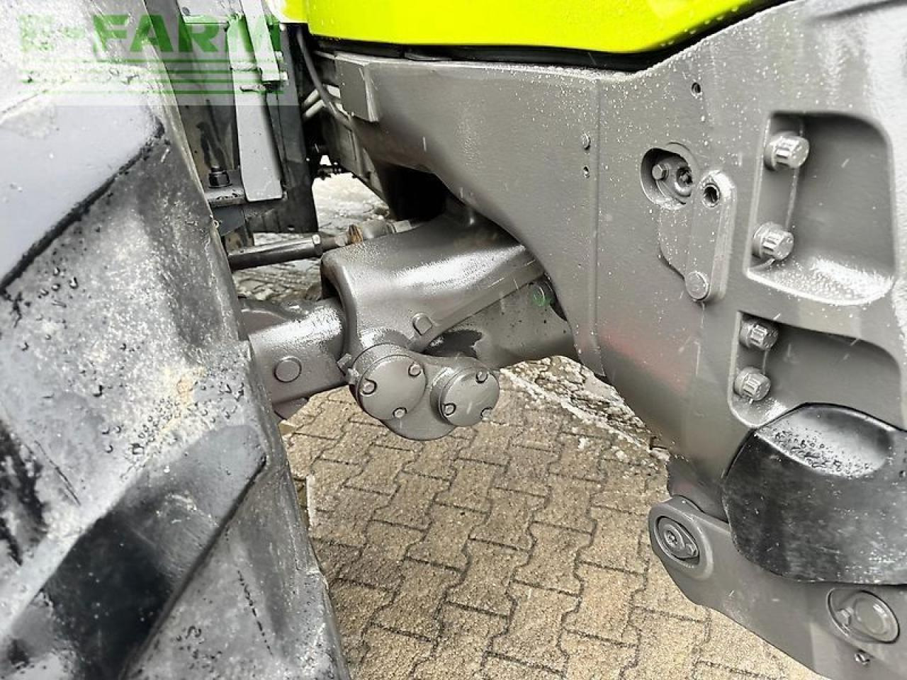 Tracteur agricole CLAAS axion 830