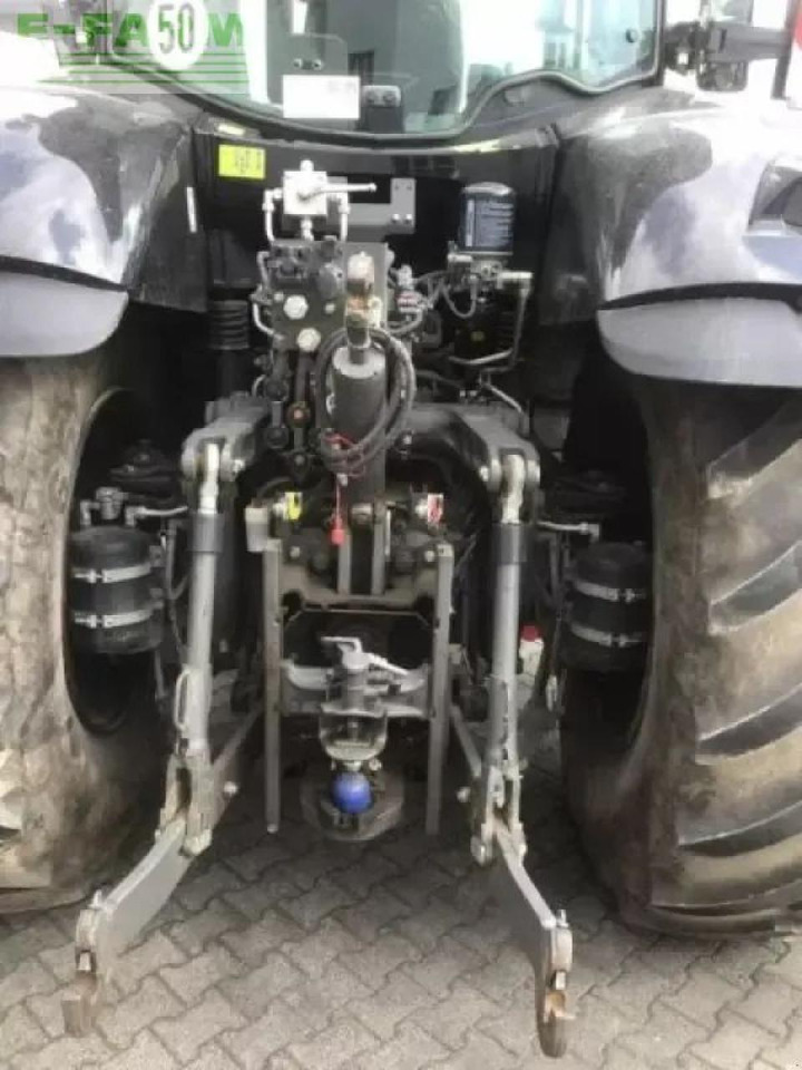 Tracteur agricole CLAAS axion 830