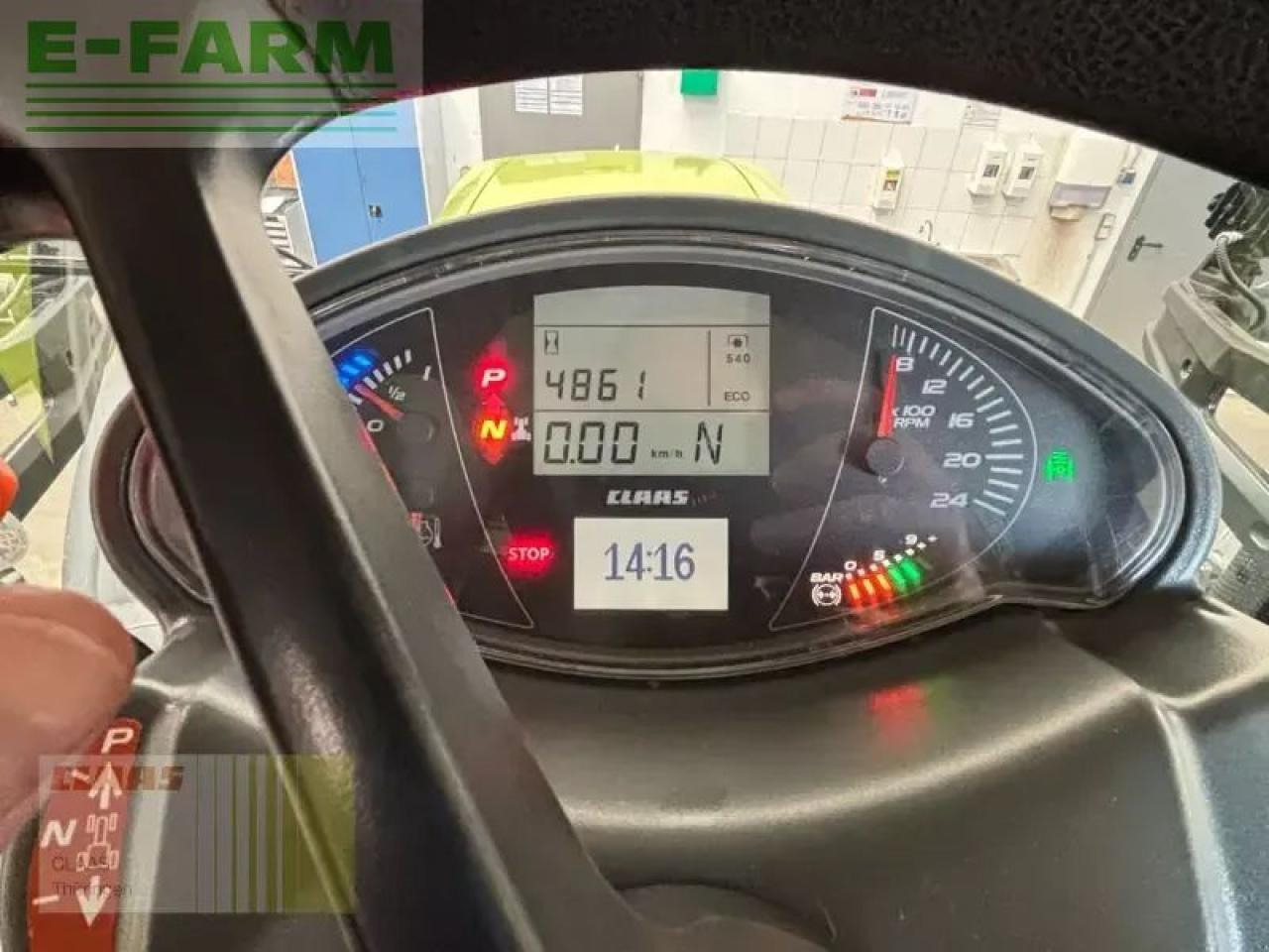 Tracteur agricole CLAAS axion 830