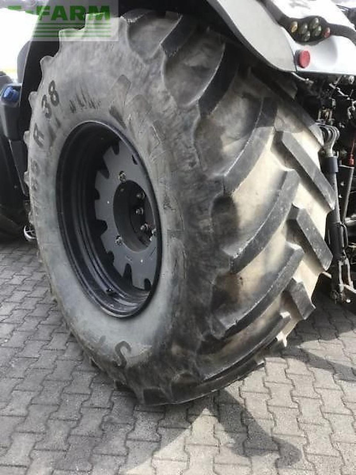 Tracteur agricole CLAAS axion 830