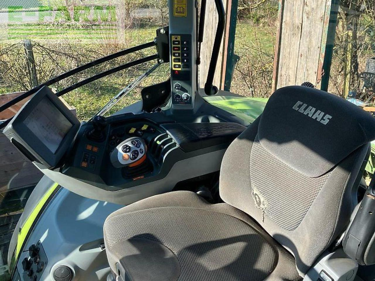Tracteur agricole CLAAS axion 830
