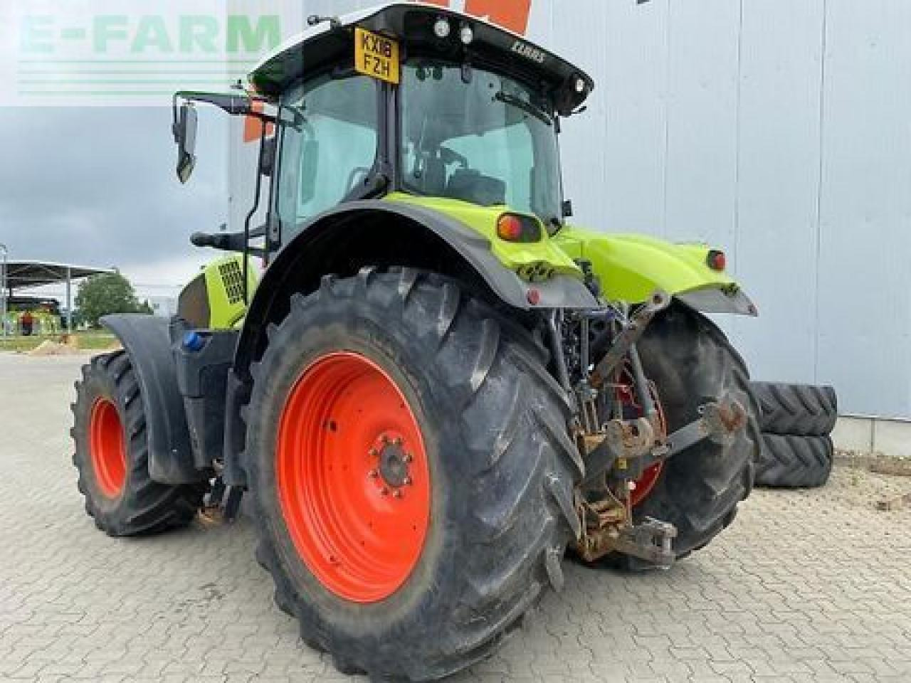 Tracteur agricole CLAAS axion 830