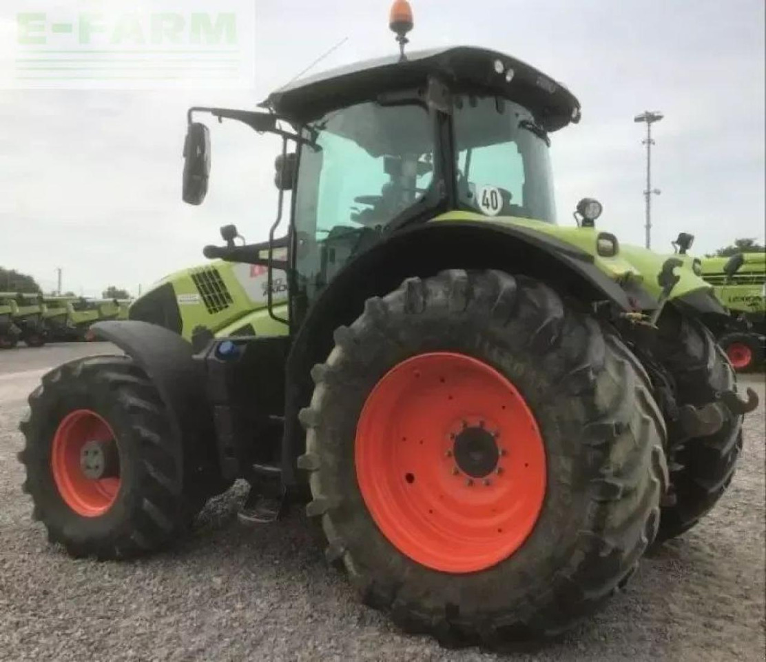 Tracteur agricole CLAAS axion 830