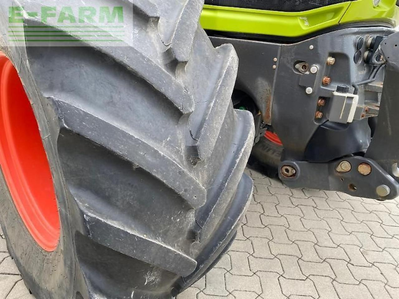Tracteur agricole CLAAS axion 830