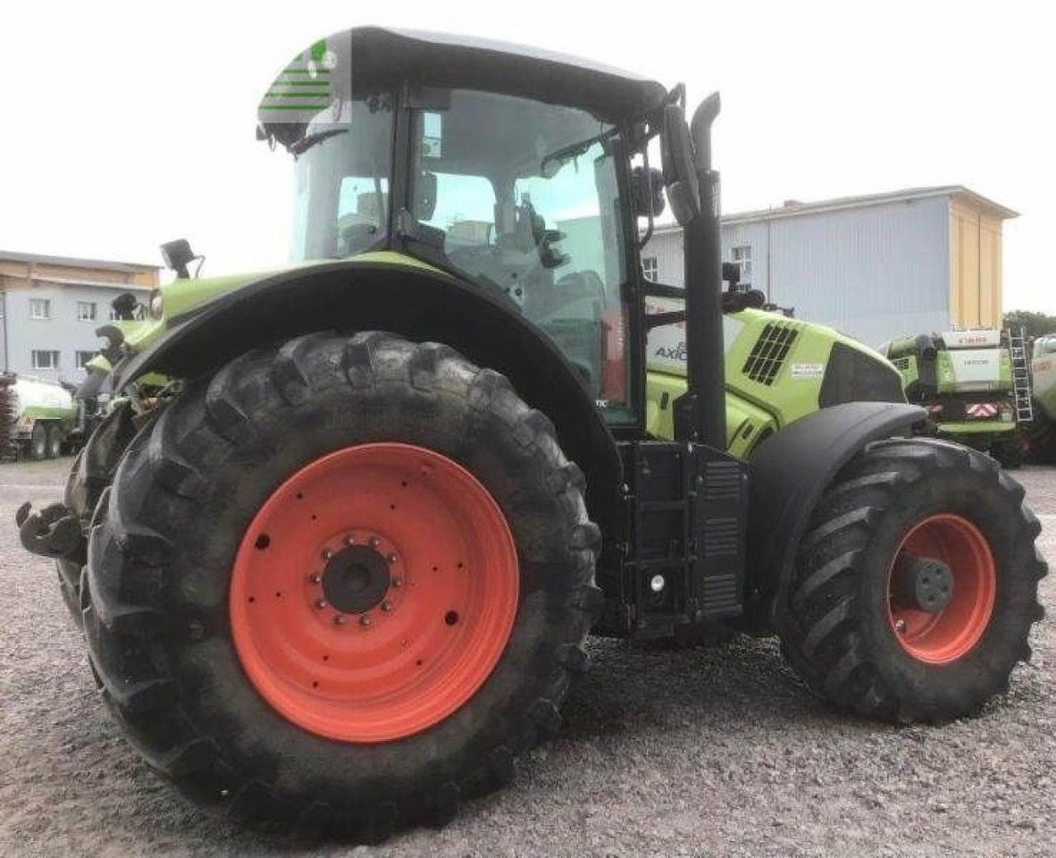 Tracteur agricole CLAAS axion 830