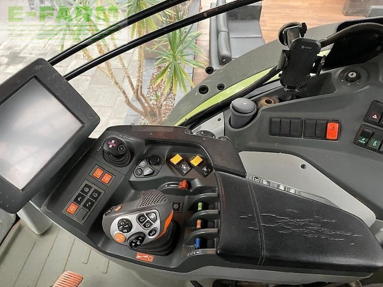 Tracteur agricole CLAAS axion 830 c-matic CMATIC