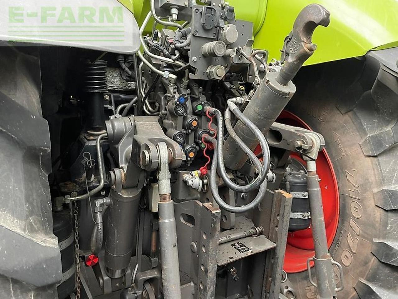 Tracteur agricole CLAAS axion 830 c-matic CMATIC