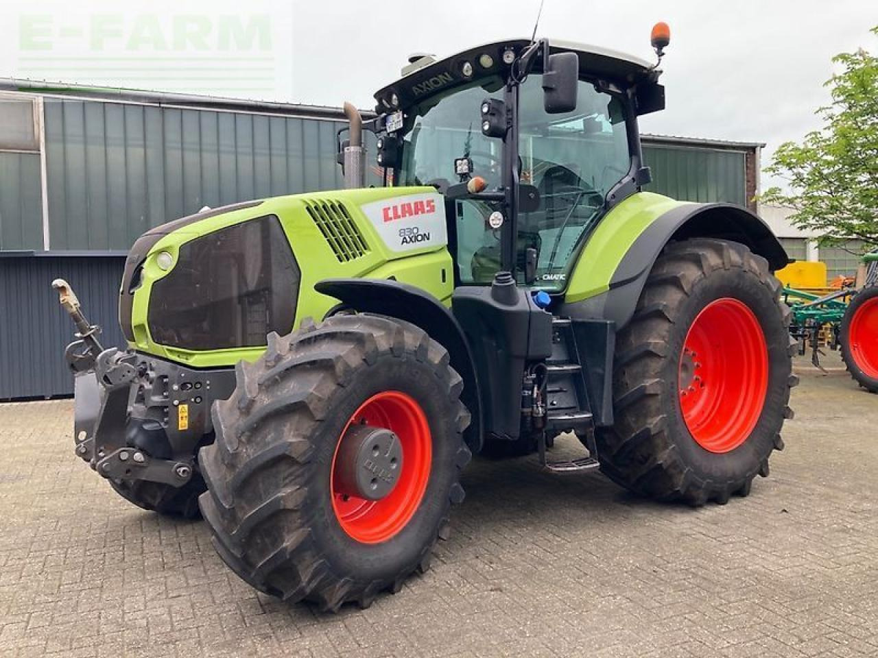Tracteur agricole CLAAS axion 830 cebis