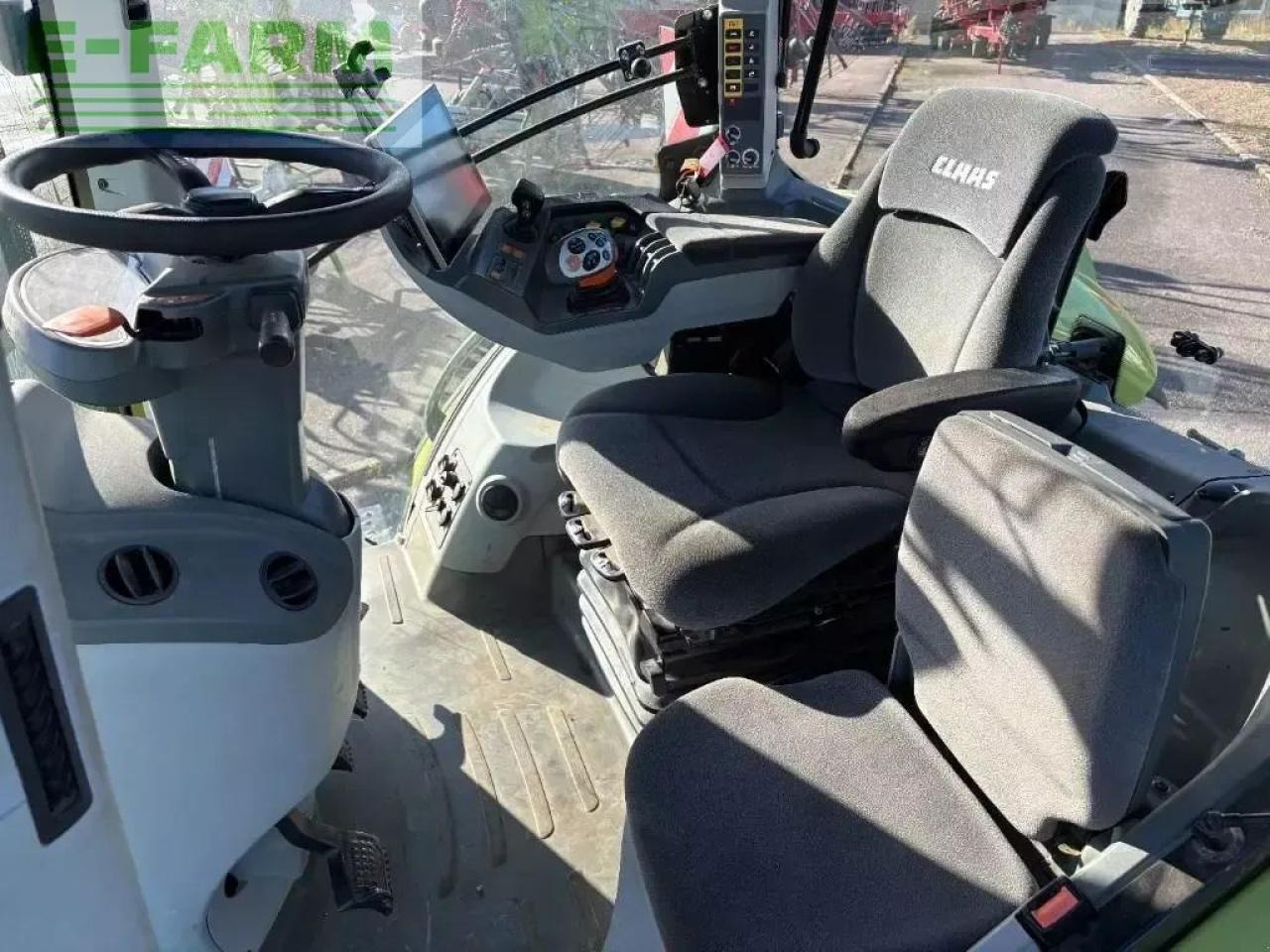 Tracteur agricole CLAAS axion 830 cebis