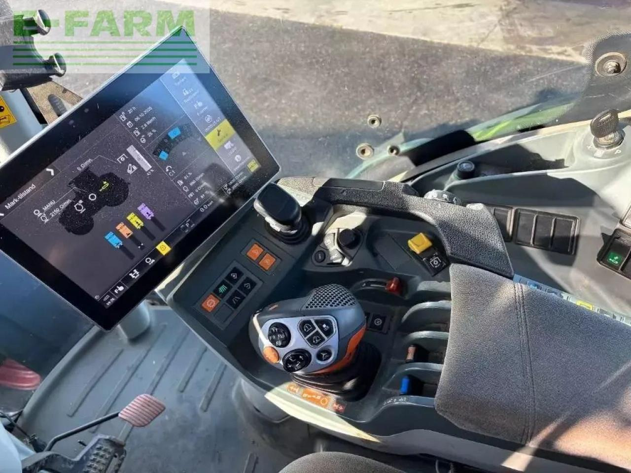 Tracteur agricole CLAAS axion 830 cebis