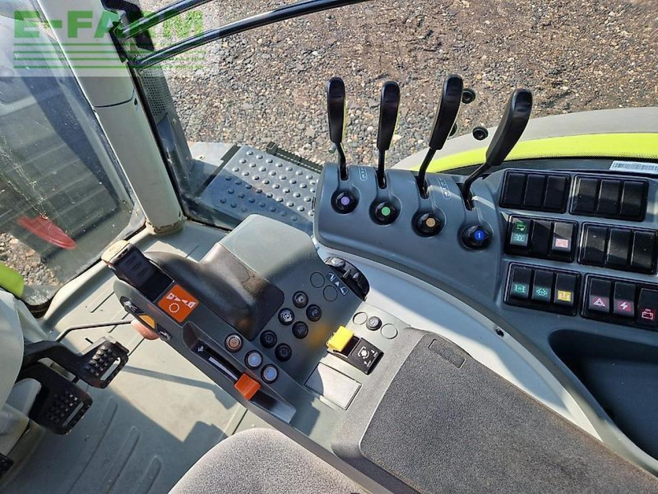 Tracteur agricole CLAAS axion 830 cis