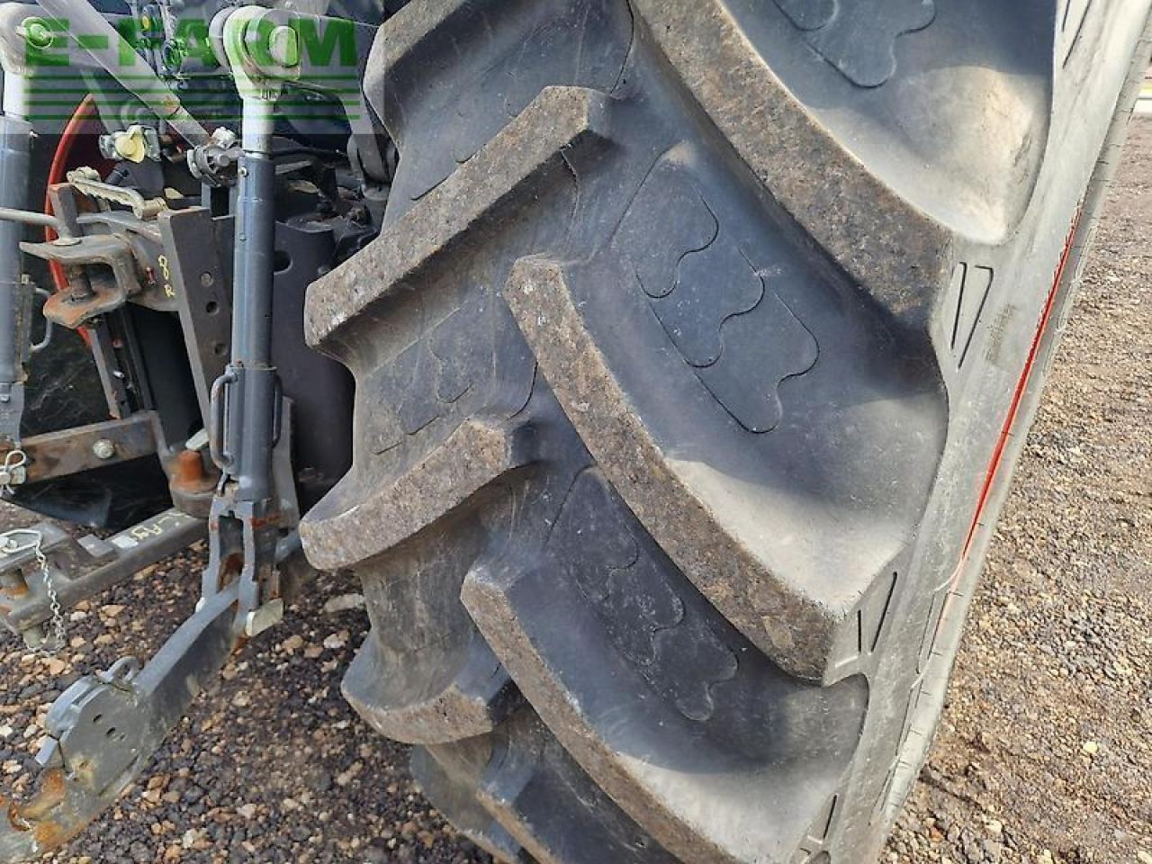 Tracteur agricole CLAAS axion 830 cis