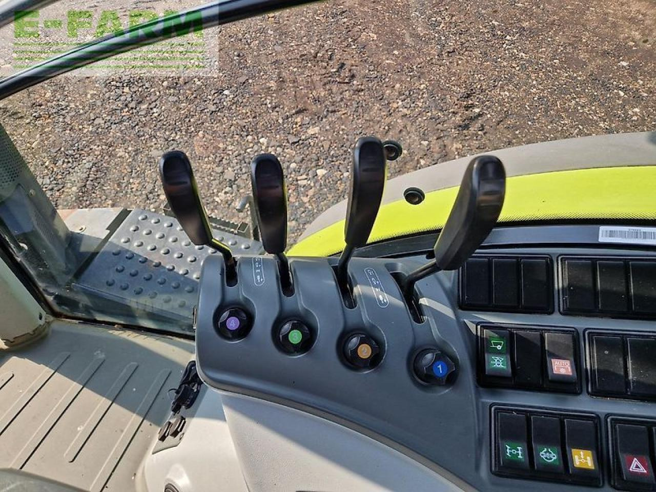 Tracteur agricole CLAAS axion 830 cis