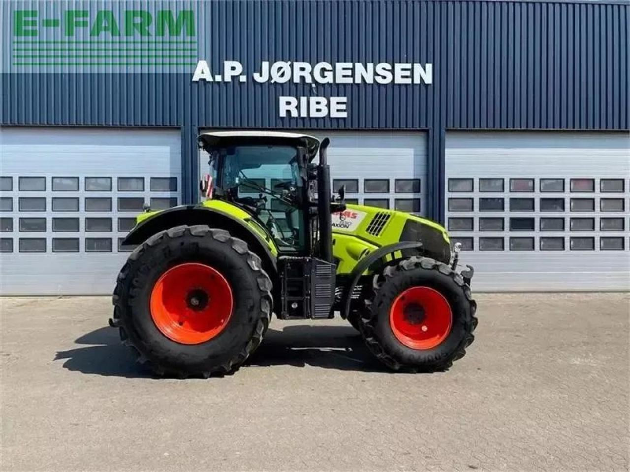Tracteur agricole CLAAS axion 830 cis + med front pto