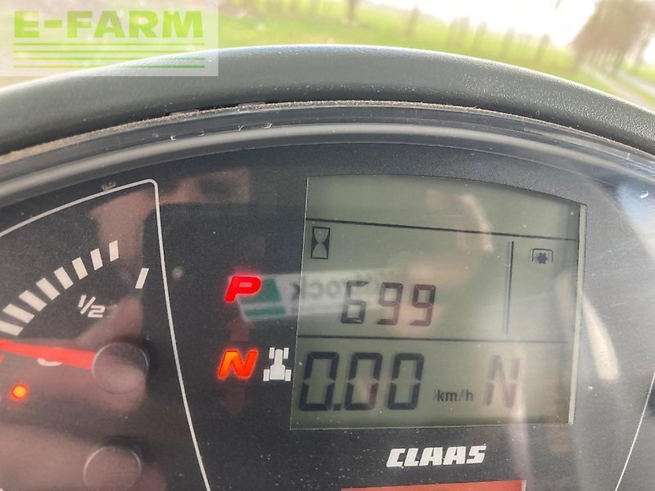 Tracteur agricole CLAAS axion 830 cmatic