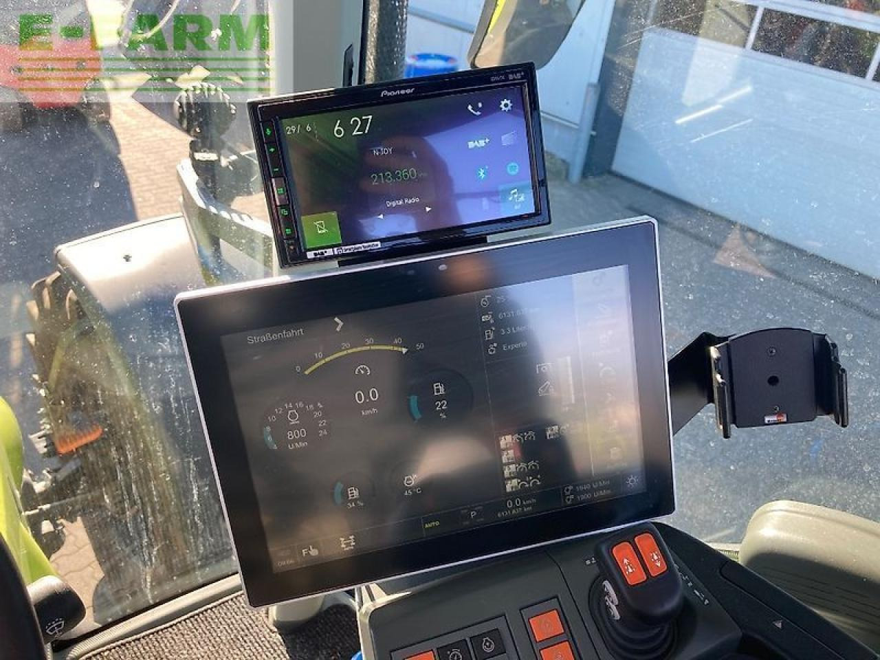 Tracteur agricole CLAAS axion 830 cmatic