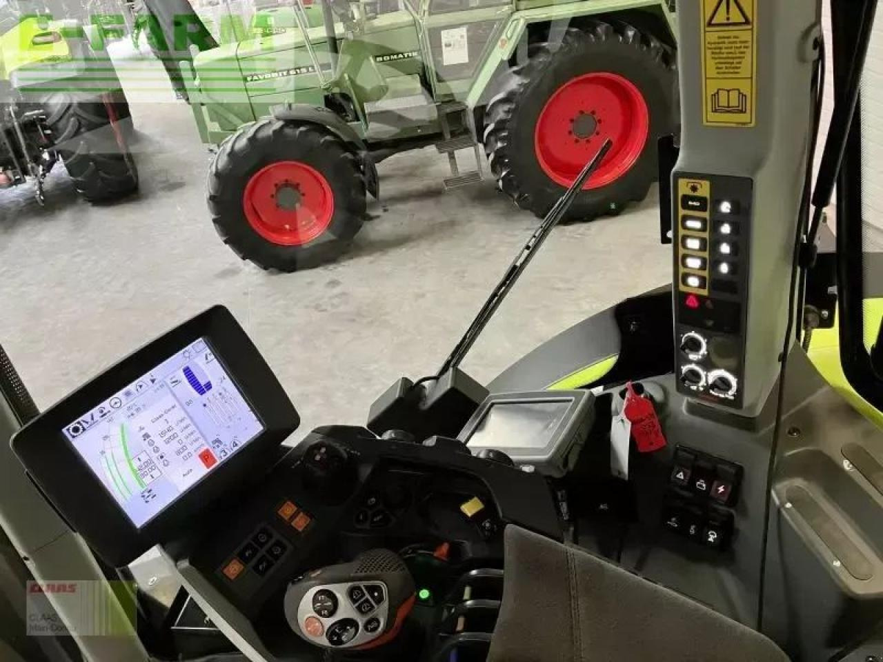 Tracteur agricole CLAAS axion 830 cmatic