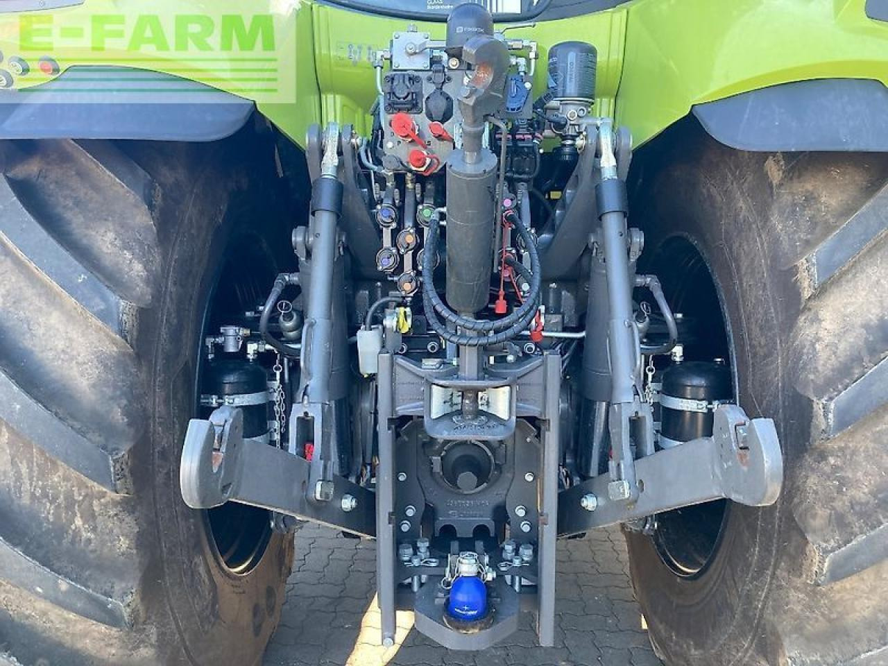 Tracteur agricole CLAAS axion 830 cmatic