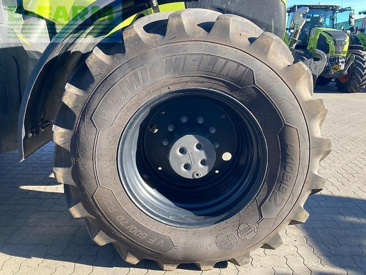 Tracteur agricole CLAAS axion 830 cmatic