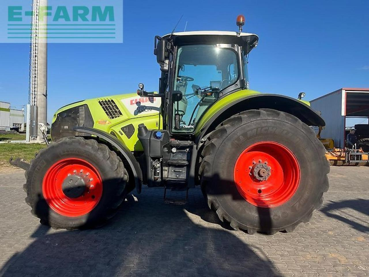 Tracteur agricole CLAAS axion 830 cmatic