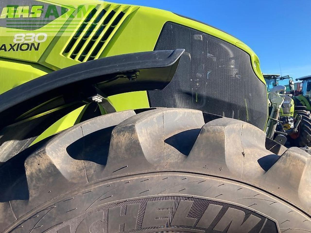 Tracteur agricole CLAAS axion 830 cmatic