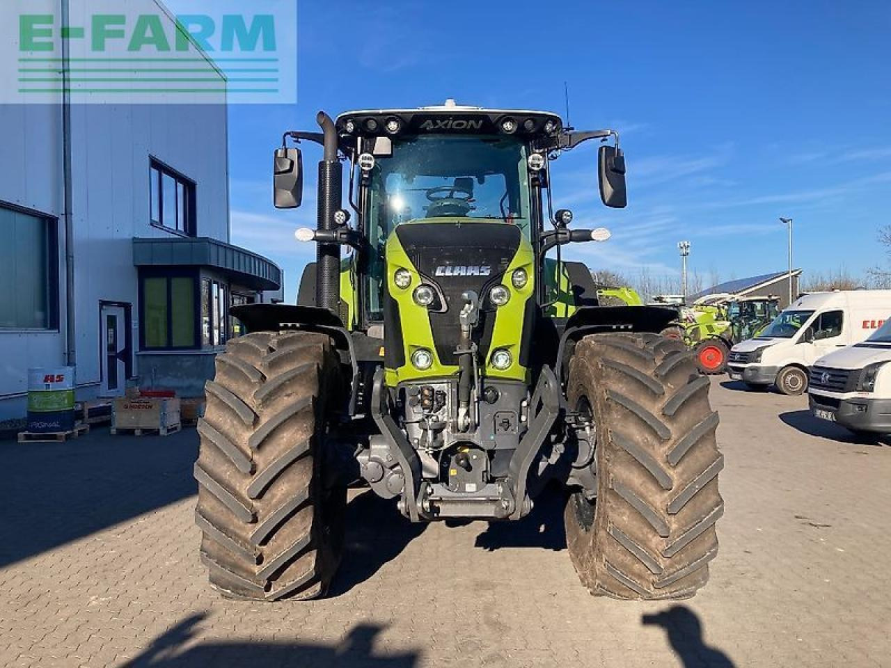 Tracteur agricole CLAAS axion 830 cmatic